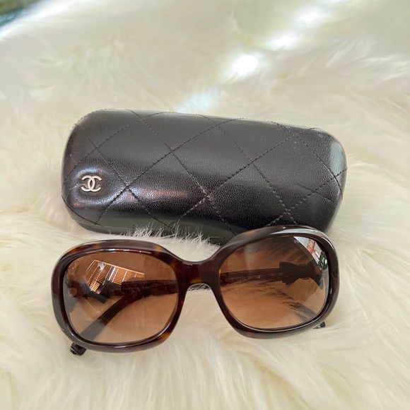 CHANNEL CC LOGO RECTANGULAR BOW SUNGLASSES - Picture 1 of 7